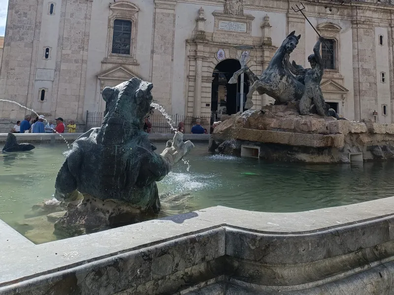 Fontana del Tritone