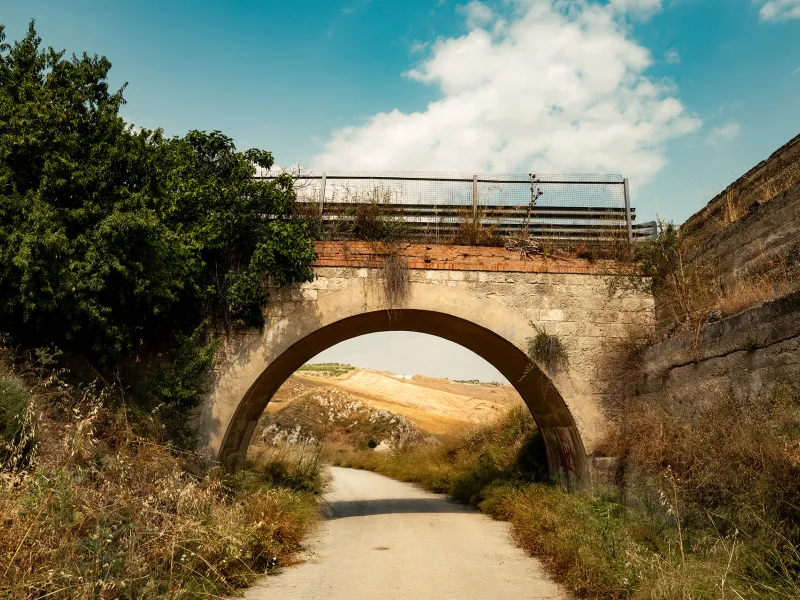 Ponte della ferrovia di Delia