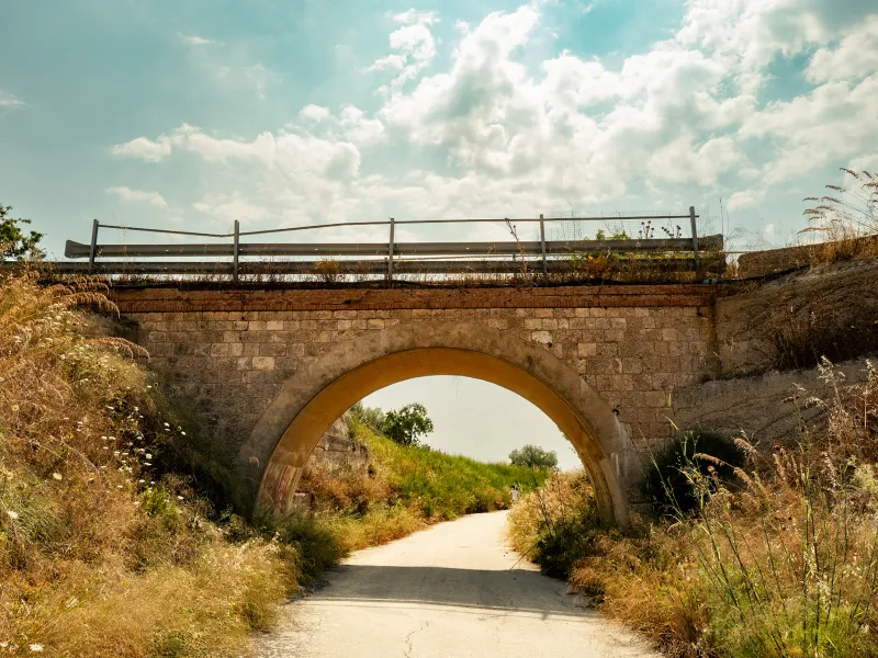 Ponte della ferrovia di Delia