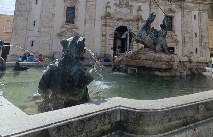 Fontana del Tritone