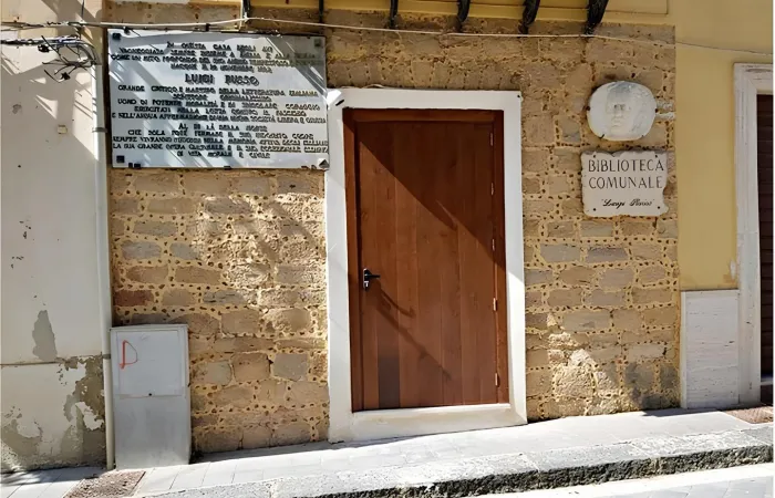 Biblioteca comunale (ex casa natale di Luigi Russo)