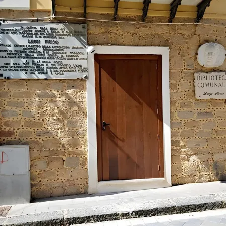 Biblioteca comunale (ex casa natale di Luigi Russo)